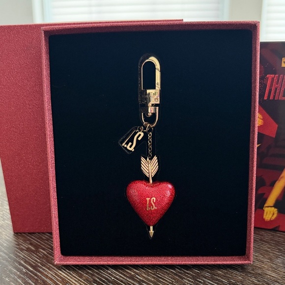 The Life of a Showgirl CD - Red Edition - Picture 3 of 6